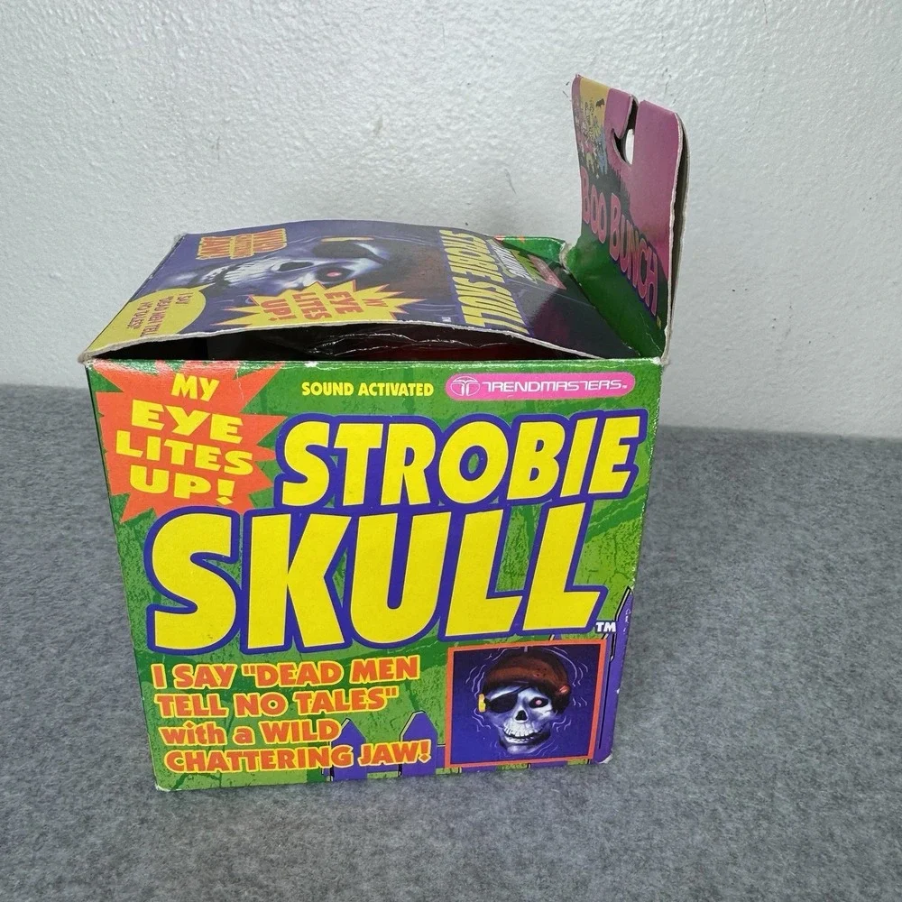 Trendmasters Halloween Strobie Skull Pirate Sound Light Chattering Jaw Works Vtg